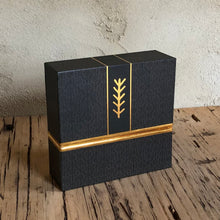 Load image into Gallery viewer, Uusi Circular Playing Card Deck - Limited Edition