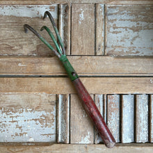 Load image into Gallery viewer, Vintage Single Metal Garden Fork