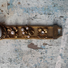 Load image into Gallery viewer, 1950s Florenza Gold Mesh Cameo Bracelet