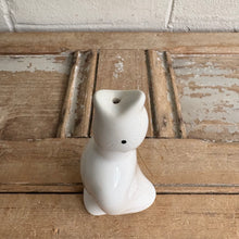 Load image into Gallery viewer, Vintage White Ceramic Pie Bird