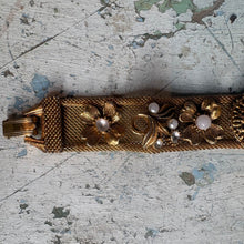 Load image into Gallery viewer, 1950s Florenza Gold Mesh Cameo Bracelet