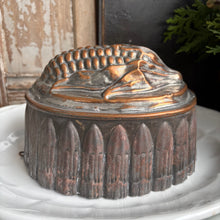 Load image into Gallery viewer, 19th Century Antique English Copper Baking Mould With Corn Motif