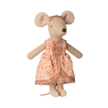 Load image into Gallery viewer, Maileg - The Princess Mouse and the Pea Castle Box