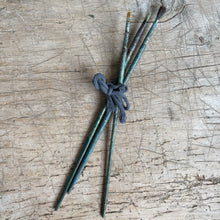 Load image into Gallery viewer, Vintage Paint Brushes Set/3
