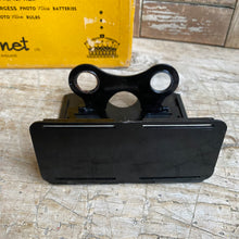Load image into Gallery viewer, Vintage Coronet 3-D Flash Camera Kit c1954
