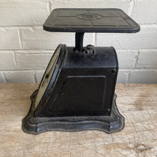 Load image into Gallery viewer, Antique Landers, Frary &amp; Clark Household Scale
