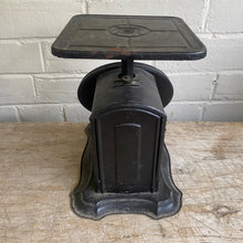 Load image into Gallery viewer, Antique Landers, Frary &amp; Clark Household Scale
