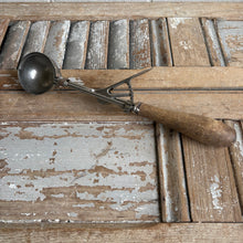 Load image into Gallery viewer, Vintage Gilchrist No. 31 Ice Cream Scoop
