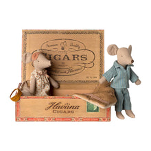 Load image into Gallery viewer, Maileg - Mum &amp; Dad Mice in Cigar Box
