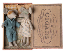 Load image into Gallery viewer, Maileg - Mum &amp; Dad Mice in Cigar Box
