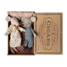 Load image into Gallery viewer, Maileg - Grandma &amp; Grandpa Mice in a Cigar Box - NEW
