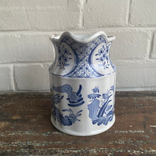 Load image into Gallery viewer, Old English Blue + White Pitcher
