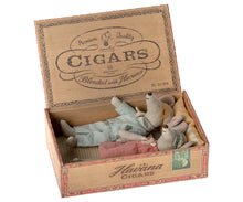 Load image into Gallery viewer, Maileg - Mum &amp; Dad Mice in Cigar Box
