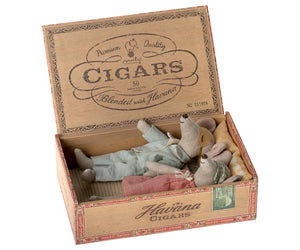 Maileg - Mum & Dad Mice in Cigar Box